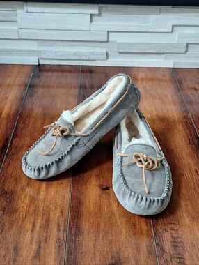 UGG Dakota Moccasin Slippers Gray Suede Shearling Lined Women’s Size 9